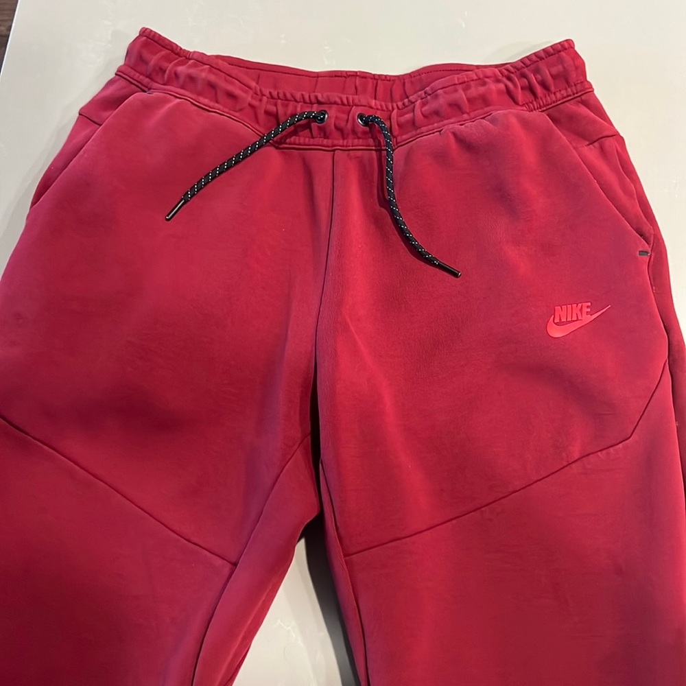Nike - tech fleece pants